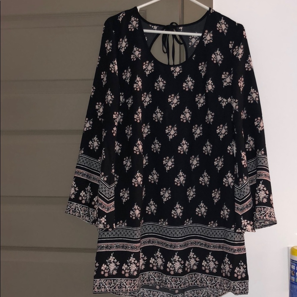 Bell sleeved dress